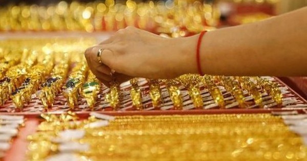 Giá vàng trải qua một đêm 'đỏ lửa', mức giảm sâu nhất tới 6 triệu đồng/lượng