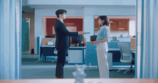 Mê ngôn tình công sở thì ngàn lần đừng bỏ lỡ phim Hàn này: Ngất lịm vì visual nữ chính, nam chính không ai chê nổi