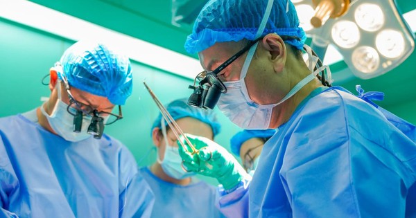 Trái tim người đàn ông đập trong lồng ngực bé gái 13 tuổi: Nhìn lại quy trình ghép tạng 
