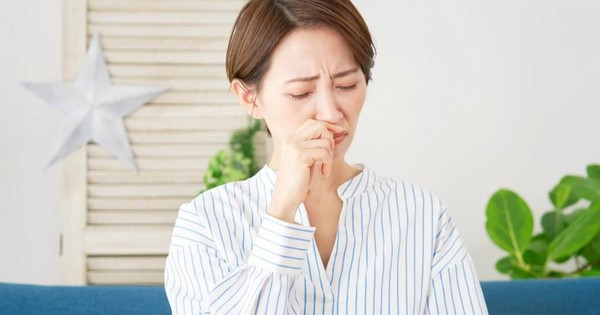 Sau tuổi 40, nhiều người bỗng có “mùi lạ” trên cơ thể mà khô