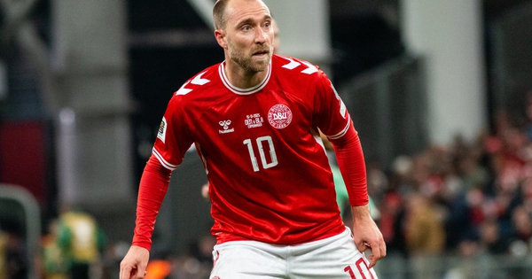 Christian Eriksen lại đổ gục trên sân