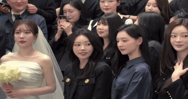 Hot hình ảnh Kim Ji Won mặc giản dị như nhân viên phục vụ nh