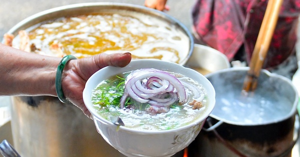 Cùng dính lùm xùm vệ sinh, huyền thoại phở phố cổ "bay màu" 