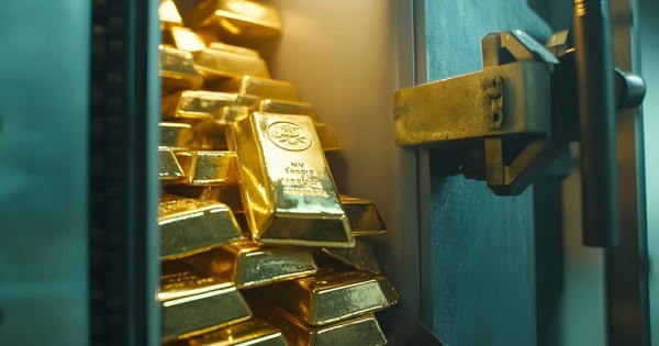 Đột kích căn nhà của 1 cựu sĩ quan tình báo, cơ qu