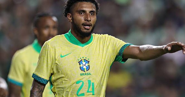 Pha "bẻ lái" không tưởng: Cầu thủ Brazil đang ngồi ăn cưới t