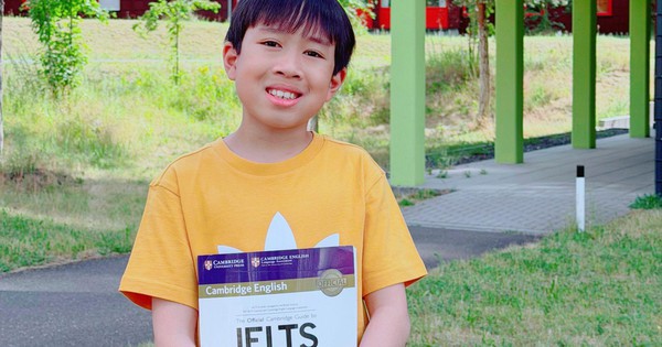 Cậu bé lớp 4 đạt IELTS 8.0 ngay lần đầu, sử dụng tốt 3 ngôn 