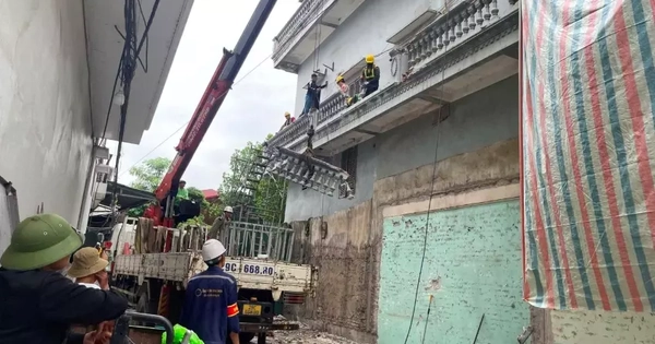 Vụ xịt nước vào thợ xây ở Hà Nội: Tháo dỡ phần ban công lấn 