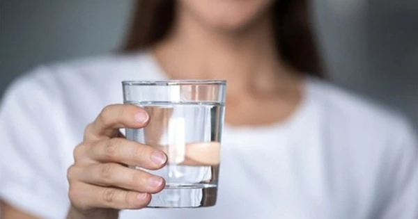 3 sai lầm khi uống nước, số 1 đang hại thận mà ít 