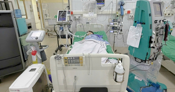 Người đàn ông 42 tuổi đang chơi thể thao bỗng tức 