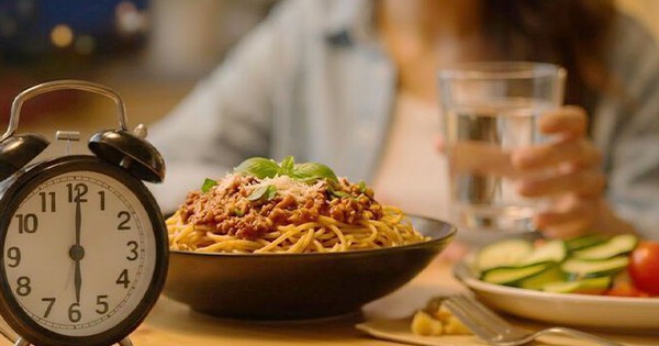 Nghiện ăn đêm khiến cơ thể bật chế độ tích mỡ, bác