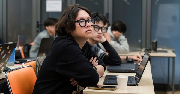 Khi AI có thể viết code, sinh viên IT cần gì để kh
