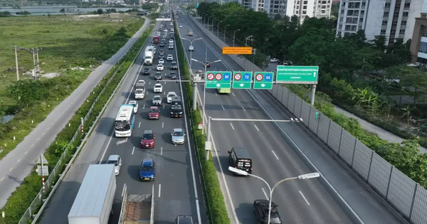 Cục CSGT: Nhiều xe xi-nhan, nháy đèn... xin vượt nhưng xe trước vẫn không nhường