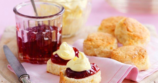 Thưởng thức tiệc trà Anh đúng điệu với bánh SCONES lừng danh