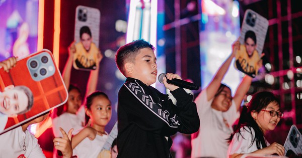 What was your “terrible” achievement at the age of 10?  Rapper Shumo opened the concert with more than 30,000 audience members with 2 self-composed songs
