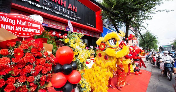 Minh An Computer jubilantly opened a new branch in Ho Chi Minh City.  Ho Chi Minh