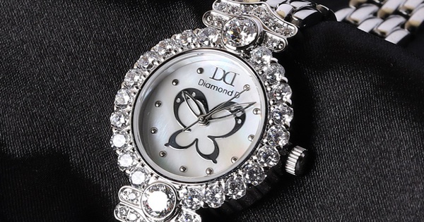 Diamond d watch best sale