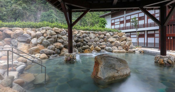 日本人の「癒し」として温泉に入る