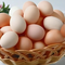 Trứng gà màu trắng và màu nâu loại nào tốt hơn?