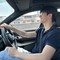 Tân sinh viên lái BMW giá 3 tỷ trong ngày đầu đi học, nhìn xuống chân thấy một thứ "không phải người giàu không hiểu được"