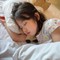Bé gái 6 tuổi ngủ 1 mình trên giường 2 mét vẫn kêu chật chội, người mẹ khóc nức nở khi kiểm tra camera