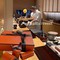 Trend "phông bạt" mới của giới trẻ: Mua ảnh ngồi hạng thương gia, đi  Park Hyatt Saigon, ăn omakase, giá 10k/chiếc