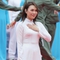 Mỹ Tâm tóc đen, áo dài trắng sáng bừng cả Dinh Độc lập, hình ảnh để đời tái hiện xuất sắc