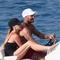 David Beckham và Victoria khiến dân tình nóng mặt với khoảnh khắc thân mật trên du thuyền