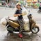 Nữ diễn viên là mẹ đơn thân quê An Giang đi bán cơm, tự đi giao hàng kiếm tiền nuôi con ở TP.HCM