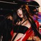 Lisa (BLACKPINK) lại kiệm vải hết nấc, biến Bangkok thành sàn diễn triệu đô