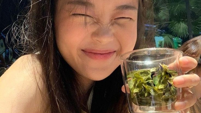 Cô gái 28 tuổi bị axit dạ dày "ăn mòn lên đến cổ" vì thứ nước nhiều người uống mỗi ngày