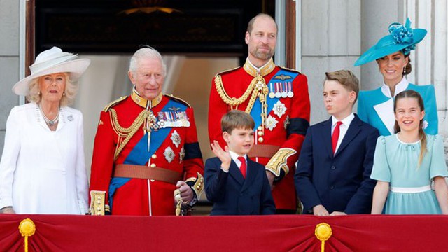 Diện mạo mới gây tranh cãi của Công nương Kate