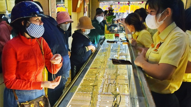 Sát ngày Vía Thần Tài, công an cảnh báo thủ đoạn lừa đảo hoàn toàn mới: Mất  tiền không mua được vàng, còn bị rút sạch tiền tài khoản