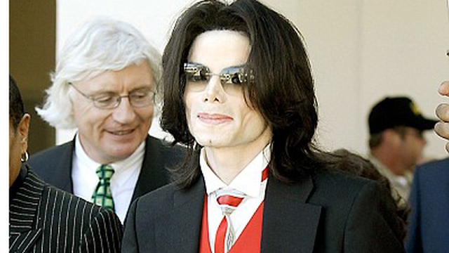 Những chuyện ầm ĩ &ldquo;hậu ra đi&rdquo; của Michael Jackson