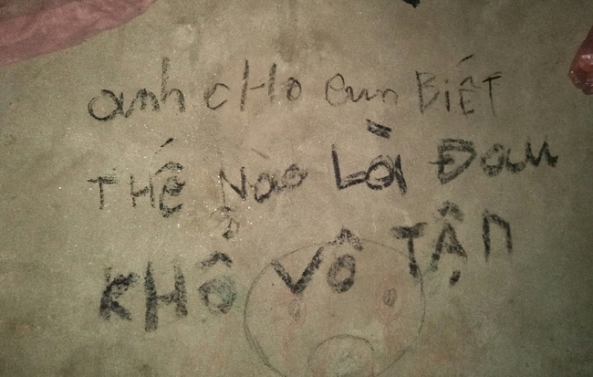 Ám ảnh những dòng chữ nghuệch ngoạc kín tường nhà của người chồng trước khi cùng 2 con treo cổ tự tử: