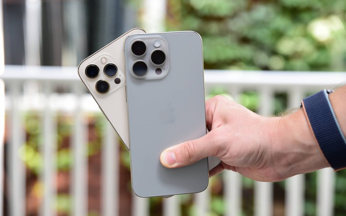 iPhone 15 Pro Max xách tay quay đầu giảm, mất giá hơn 30 triệu đồng sau vài ngày về Việt Nam