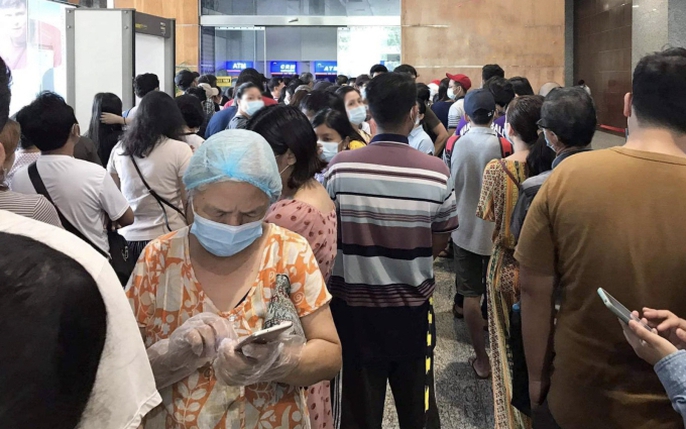 ATM lỗi cho rút tiền không giới hạn, người dân ồ ạt rút cả chục tỷ đồng