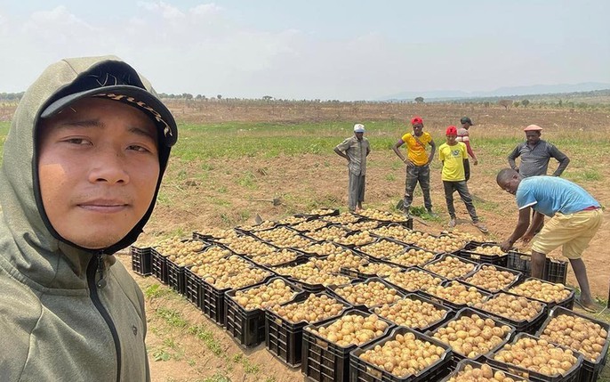 Động thái lạ của kênh Quang Linh Vlogs