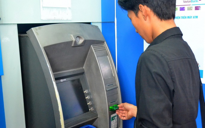 Cách hacker khiến ATM tự động "phun" tiền xối xả như trúng số