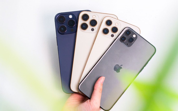 Hàng trăm điện thoại iPhone 12, 12 Pro và iPhone 13 sắp "xả kho" với giá siêu rẻ