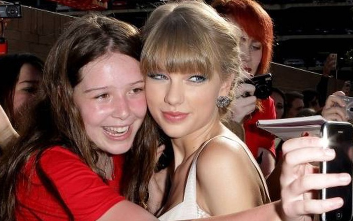 Taylor Swift Heard a Little Fan Singing Her Song – What She Did Next Will Leave You in Tears He was just 7 years old, singing his heart out to a Taylor Swift song in his bedroom. Little did he know, his voice would soon be heard by none other than Taylor Swift herself. What happened next changed his life forever. Read more at the comment 👇👇👇-tuan