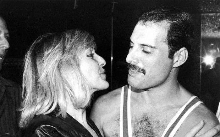 Câu chuyện về huyền thoại Freddie Mercury cùng người phụ nữ duy nhất mà ông yêu trong suốt cuộc đời