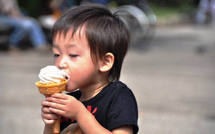 Hỏi con trai có muốn ăn kem không, ông bố giật mình khi nghe câu trả lời