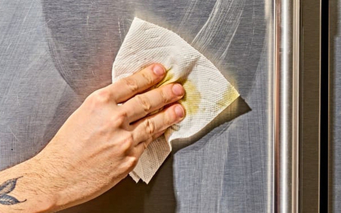 Vệ sinh bên ngoài thân máy Vệ sinh bên ngoài thân máy