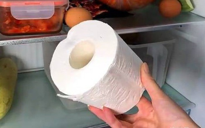 Đặt cuộn giấy vệ sinh vào tủ lạnh, bạn sẽ bất ngờ với 2 công dụng tuyệt vời này