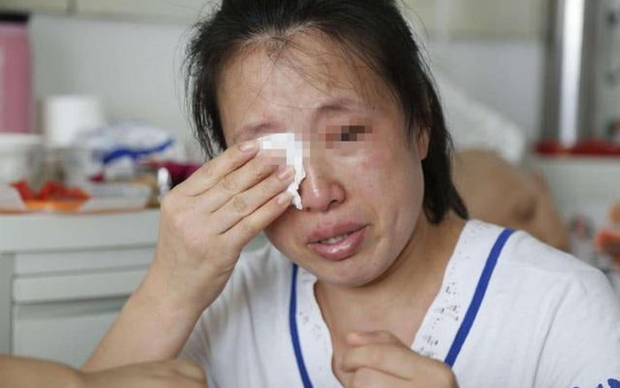 Cậu bé phải khâu 38 mũi sau khi lấy một đồ vật ra khỏi tủ lạnh: Sai lầm  nhiều gia đình vẫn đang mắc phải