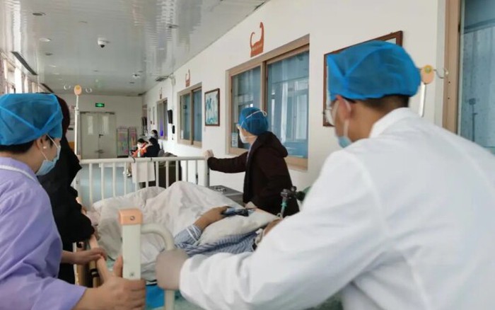 Người đàn ông 51 tuổi đột quỵ sau khi tắm: Bác sĩ cảnh báo kiểu tắm gây  hại, mùa lạnh cần cẩn trọng