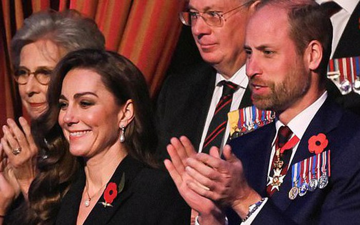 Thân vương William gây sốt với cử chỉ thân mật dành cho ...