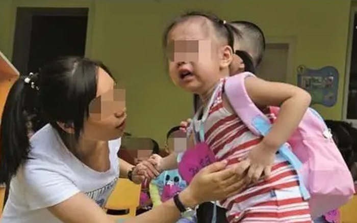 Bé gái mầm non tan học suốt 3 ngày không thấy bố mẹ đến đón ...