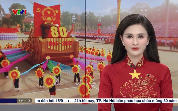 Nữ BTV diện áo dài đỏ sao vàng gây sốt trong bản tin Thời sự tối 2/9