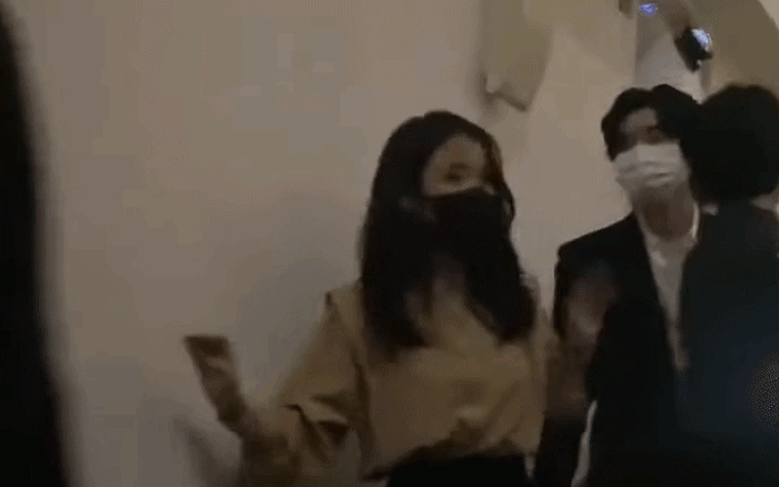 Tóm gọn “bé ba” khiến IU - Lee Jong Suk chia tay: Visual cực phẩm ít ai bì được, công khai thả thính nghe xong không tin nổi?